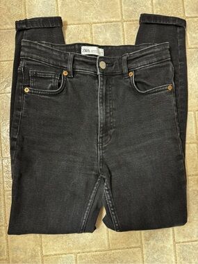ZARA High-Rise Slim Mom Ankle Jeans — Size 6
